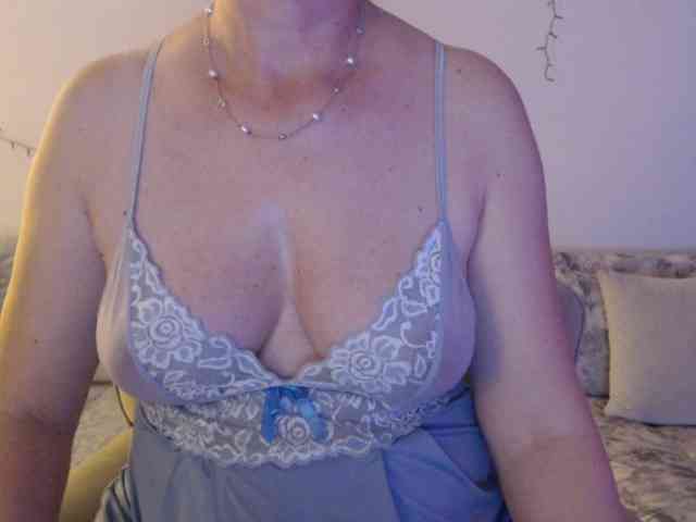 goodSnowQueen webcam