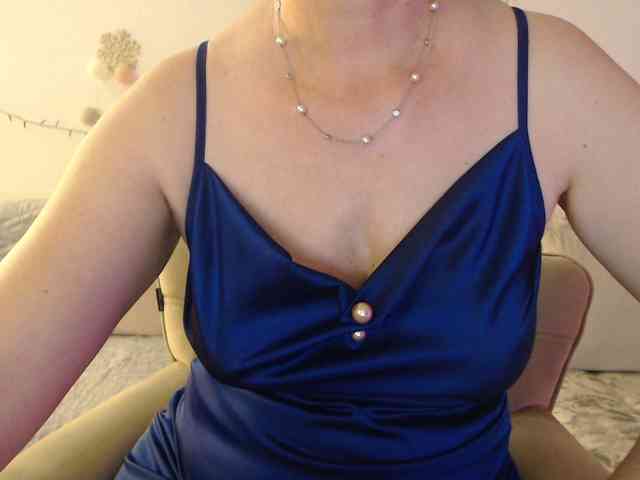 goodSnowQueen webcam