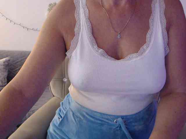 goodSnowQueen webcam