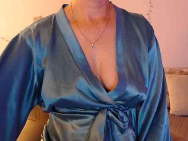 goodSnowQueen webcam