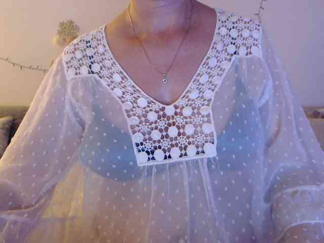 goodSnowQueen webcam