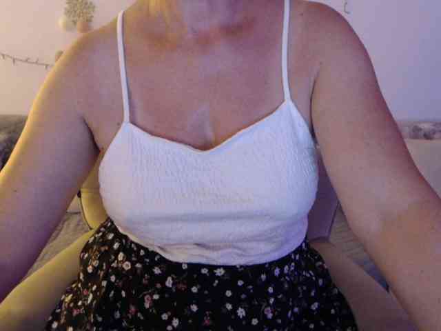 goodSnowQueen webcam