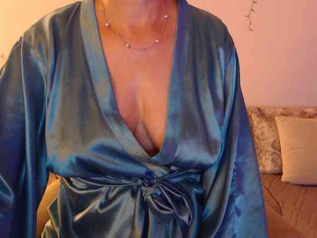 goodSnowQueen webcam