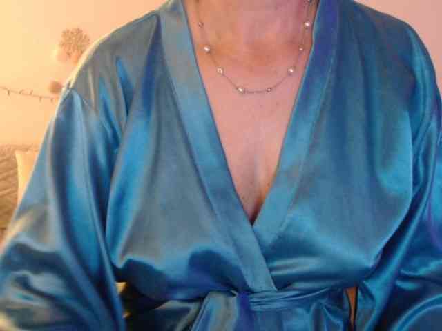 goodSnowQueen webcam