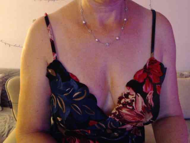 goodSnowQueen webcam