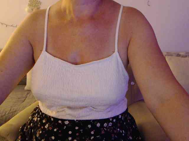 goodSnowQueen webcam