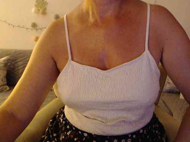 goodSnowQueen webcam