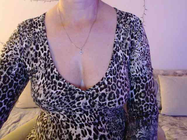 goodSnowQueen webcam