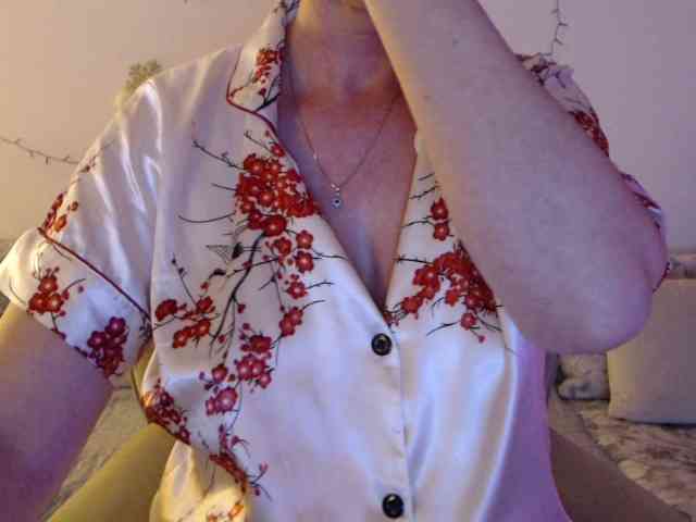 goodSnowQueen webcam