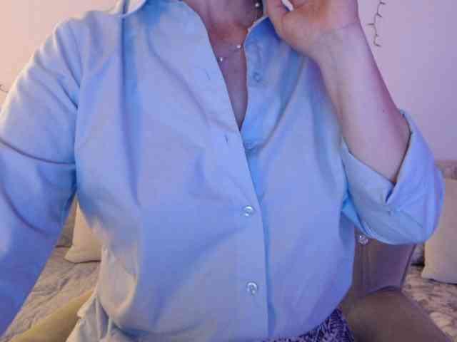 goodSnowQueen webcam