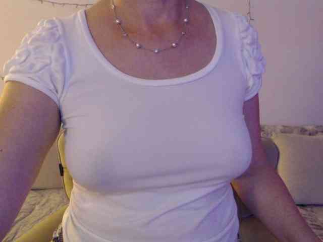 goodSnowQueen webcam
