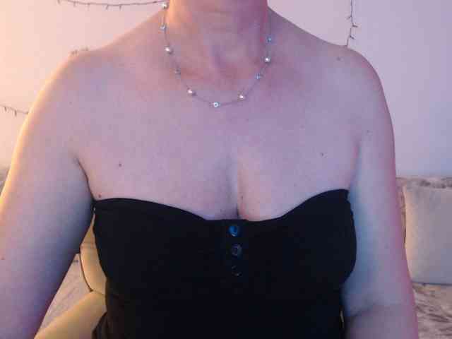 goodSnowQueen webcam