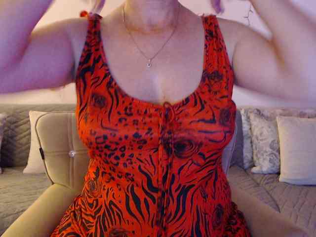 goodSnowQueen webcam