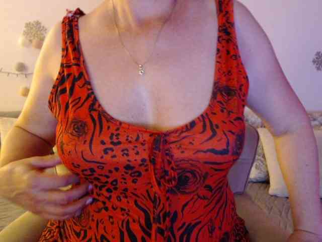 goodSnowQueen webcam