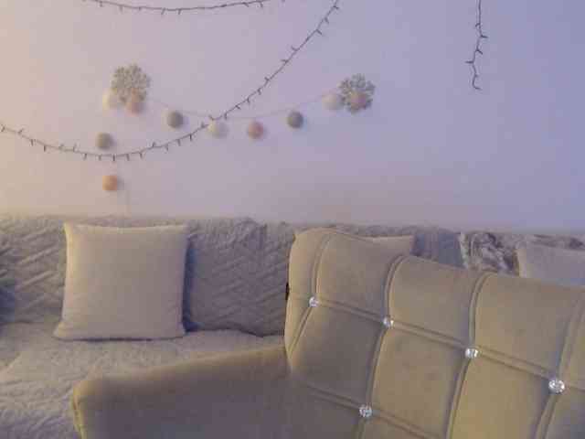 goodSnowQueen webcam