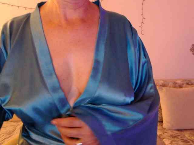 goodSnowQueen webcam
