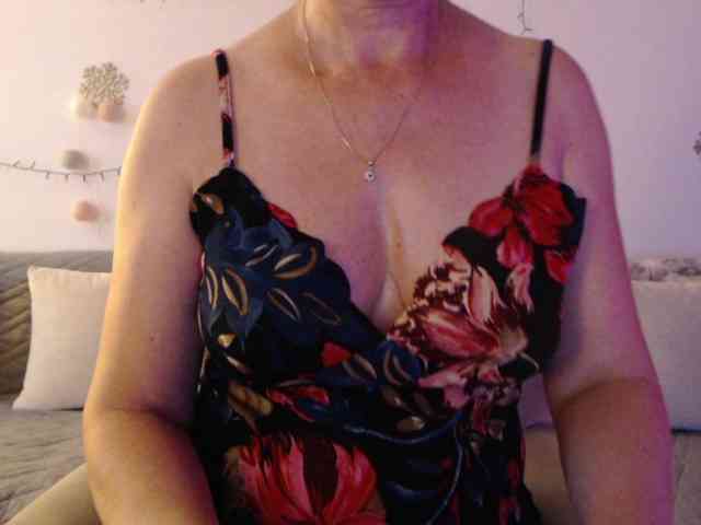 goodSnowQueen webcam