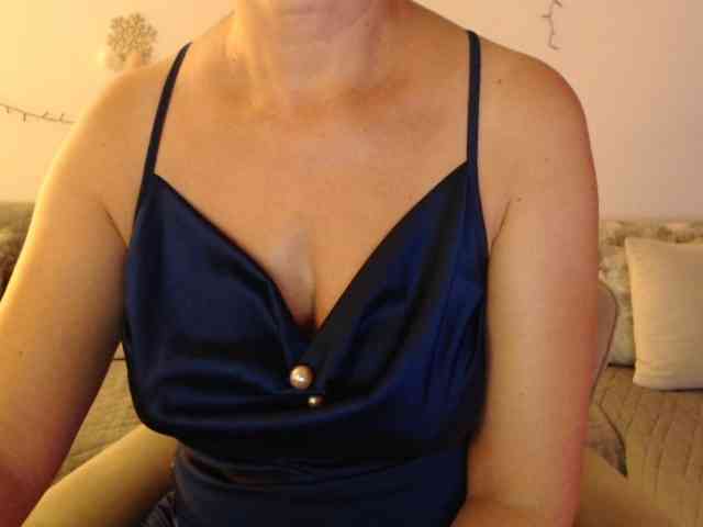 goodSnowQueen webcam