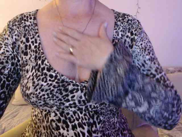 goodSnowQueen webcam