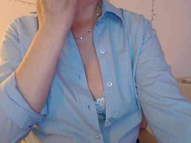 goodSnowQueen webcam