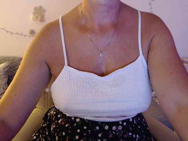 goodSnowQueen webcam