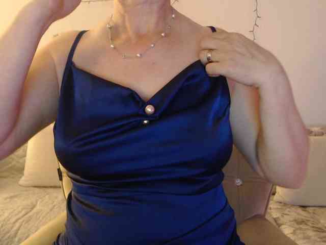 goodSnowQueen webcam