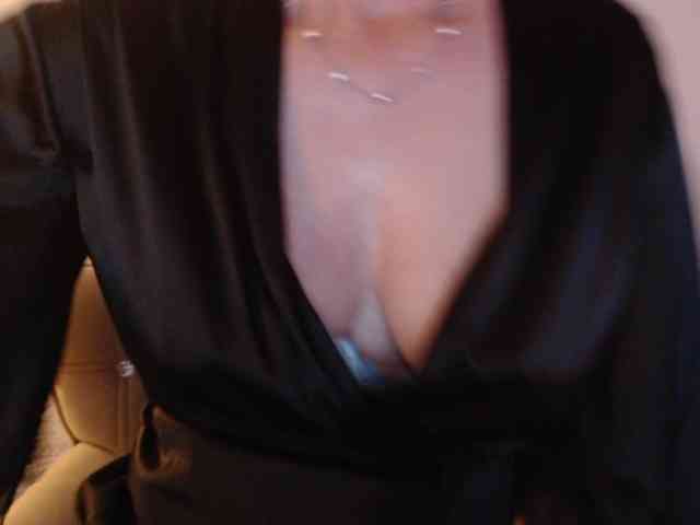 goodSnowQueen webcam