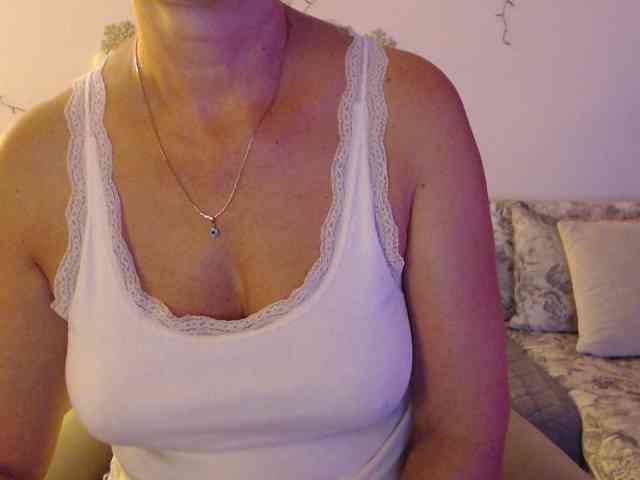 goodSnowQueen webcam