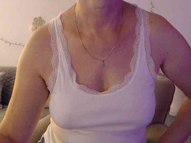 goodSnowQueen webcam