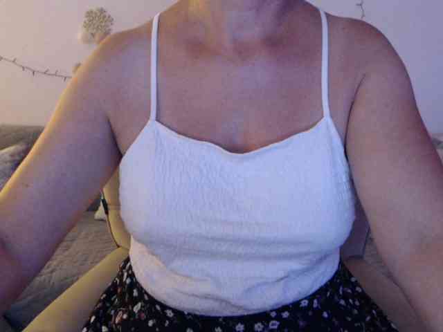 goodSnowQueen webcam