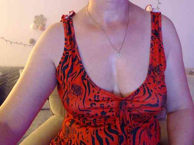 goodSnowQueen webcam