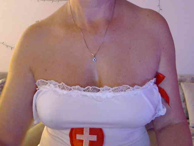 goodSnowQueen webcam