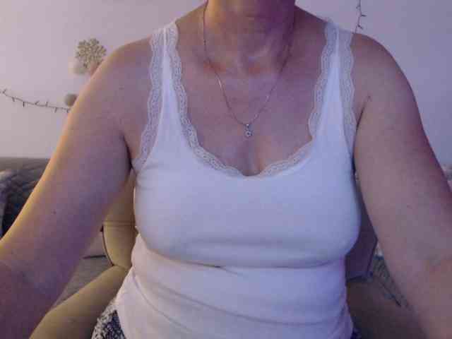 goodSnowQueen webcam