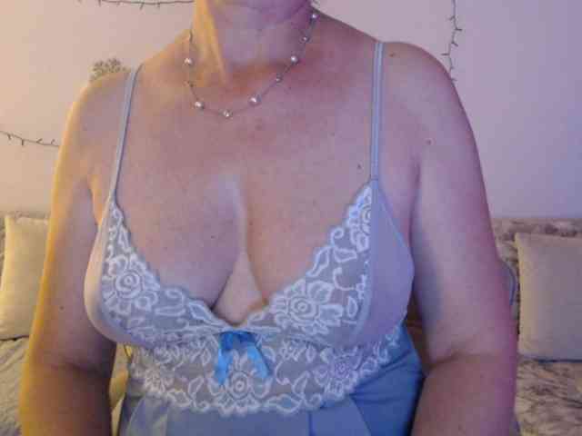 goodSnowQueen webcam