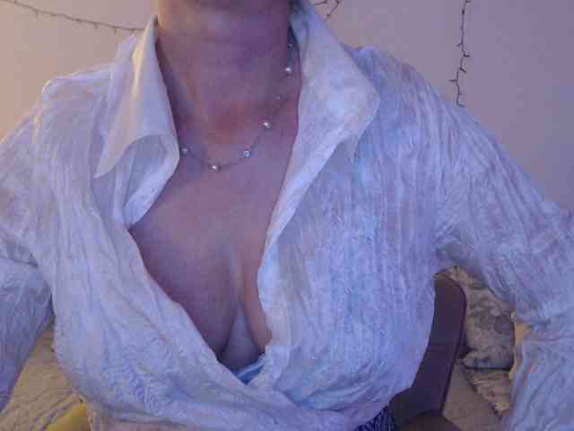 goodSnowQueen webcam