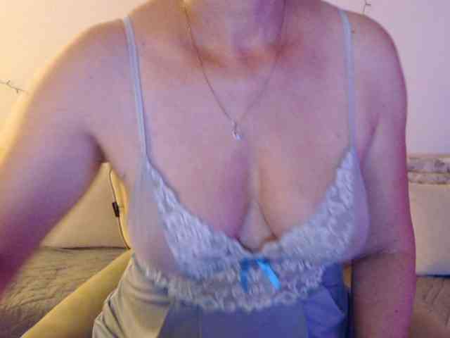 goodSnowQueen webcam