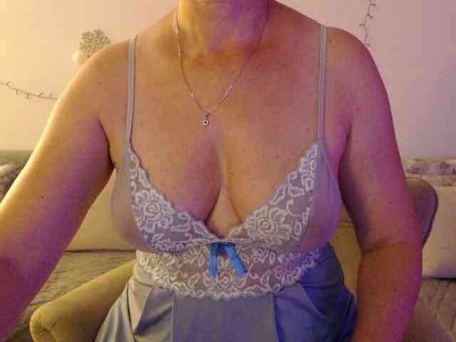 goodSnowQueen webcam