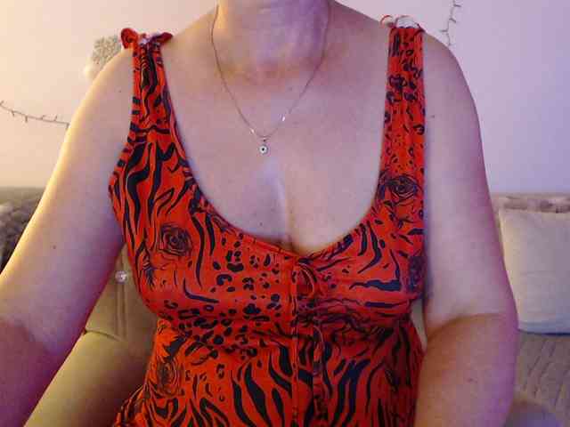 goodSnowQueen webcam
