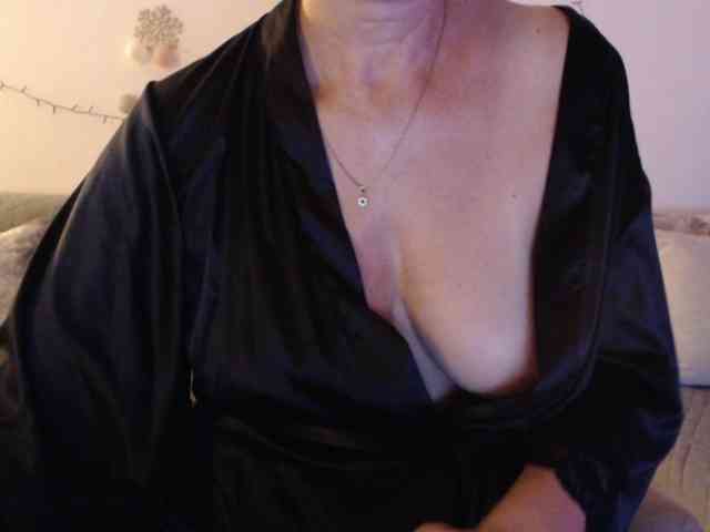 goodSnowQueen webcam