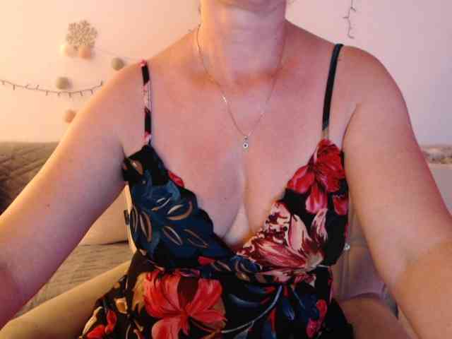 goodSnowQueen webcam