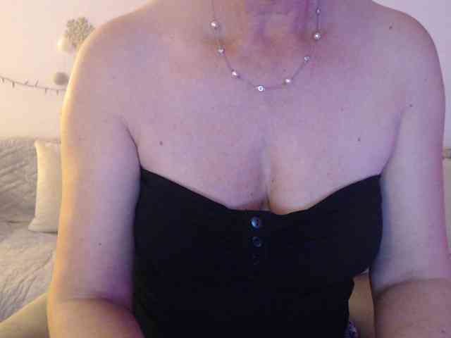 goodSnowQueen webcam