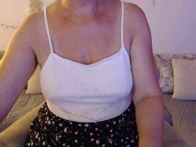 goodSnowQueen webcam