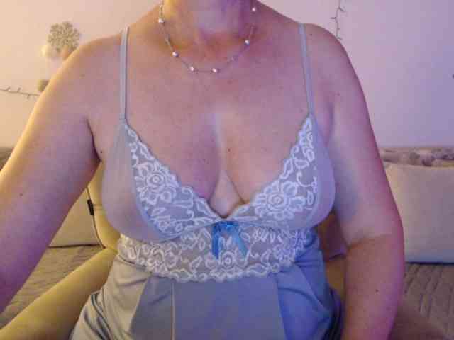 goodSnowQueen webcam