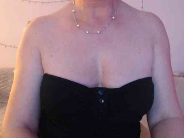 goodSnowQueen webcam