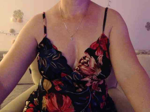 goodSnowQueen webcam