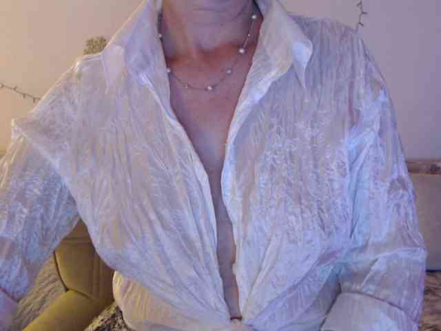 goodSnowQueen webcam