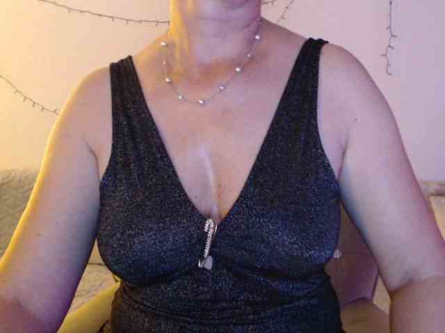 goodSnowQueen webcam