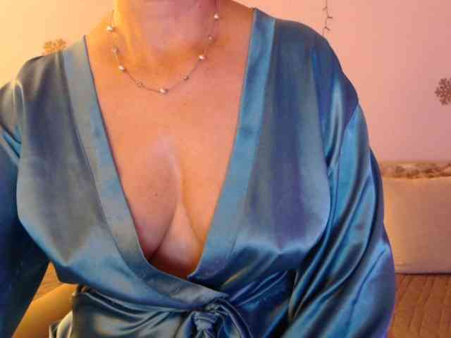 goodSnowQueen webcam