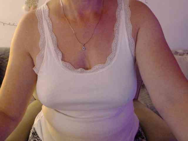 goodSnowQueen webcam