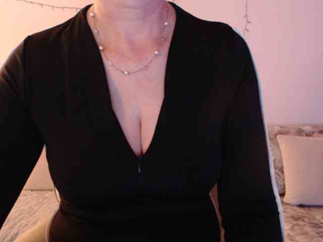 goodSnowQueen webcam